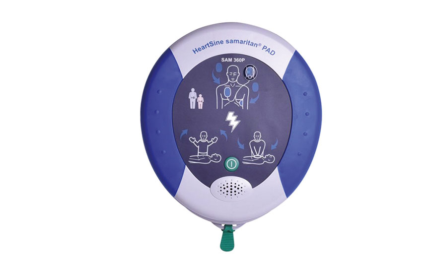 Defibrillatore automatico di nuova generazione: procede da solo all’analisi ed alla scarica se necessaria.